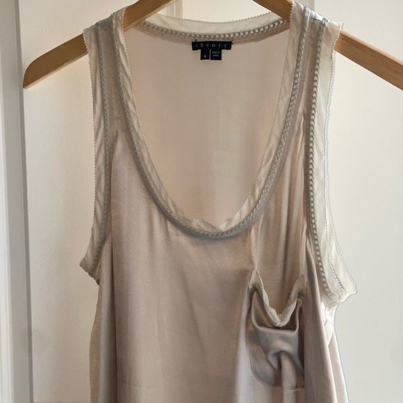THEORY Carmelita Champagne Silk Spandex Blend Tank Chain Accent Pocket Medium - Picture 3 of 8